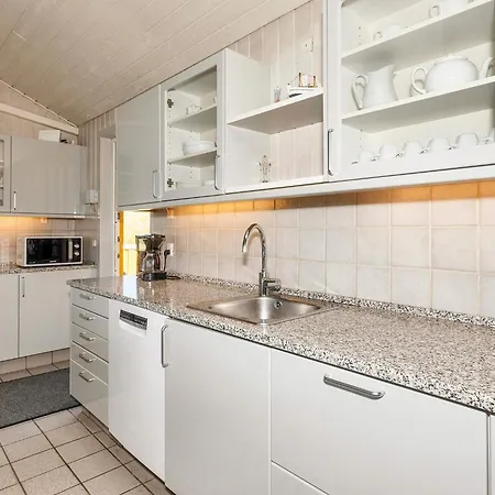 10 Person In Feriehus Løkken